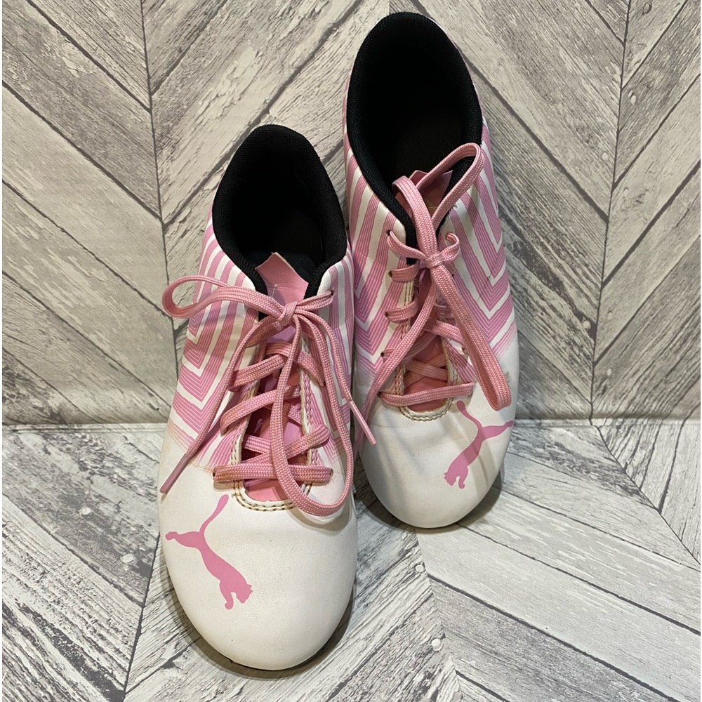 PUMA TACTO FG-AG SOCCER CLEATS 106704-05 COLOR PINK & WHITE SIZE 4.5